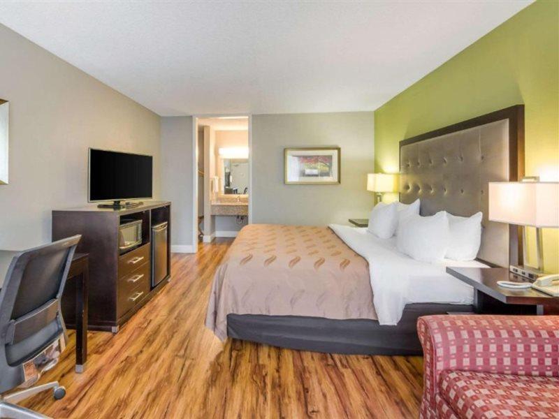 Quality Inn Roanoke Airport Экстерьер фото