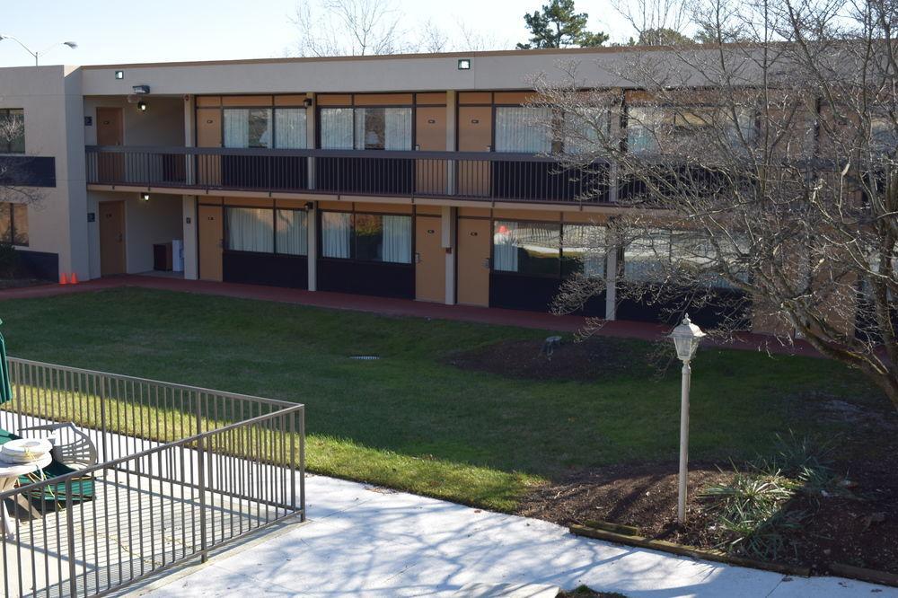 Quality Inn Roanoke Airport Экстерьер фото