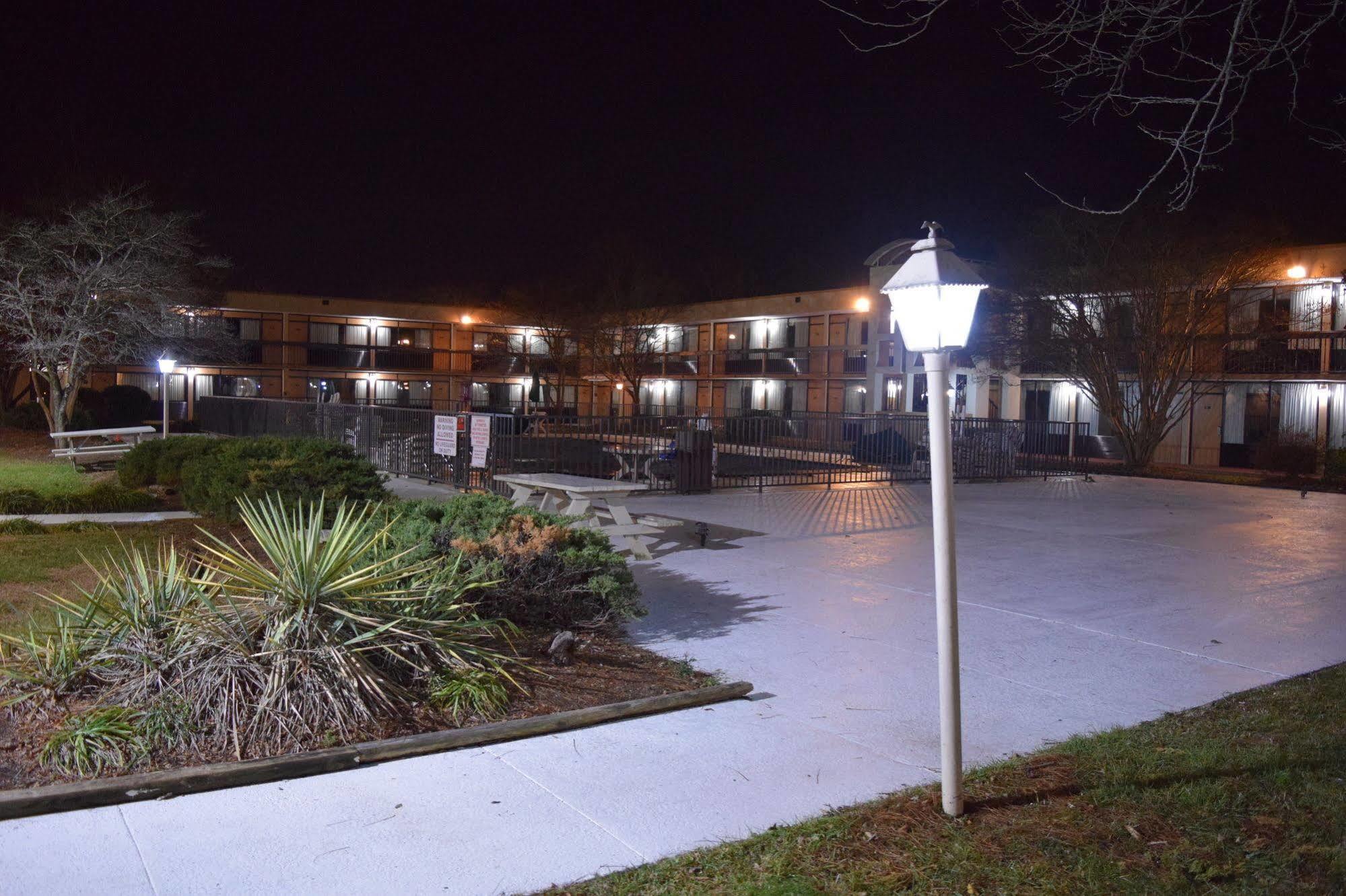 Quality Inn Roanoke Airport Экстерьер фото