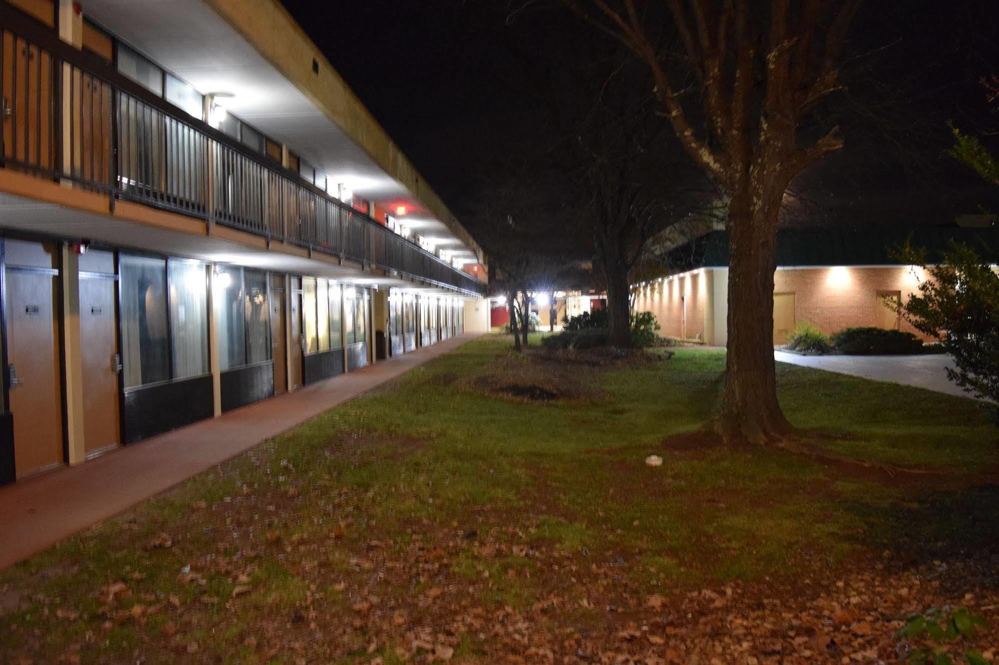 Quality Inn Roanoke Airport Экстерьер фото