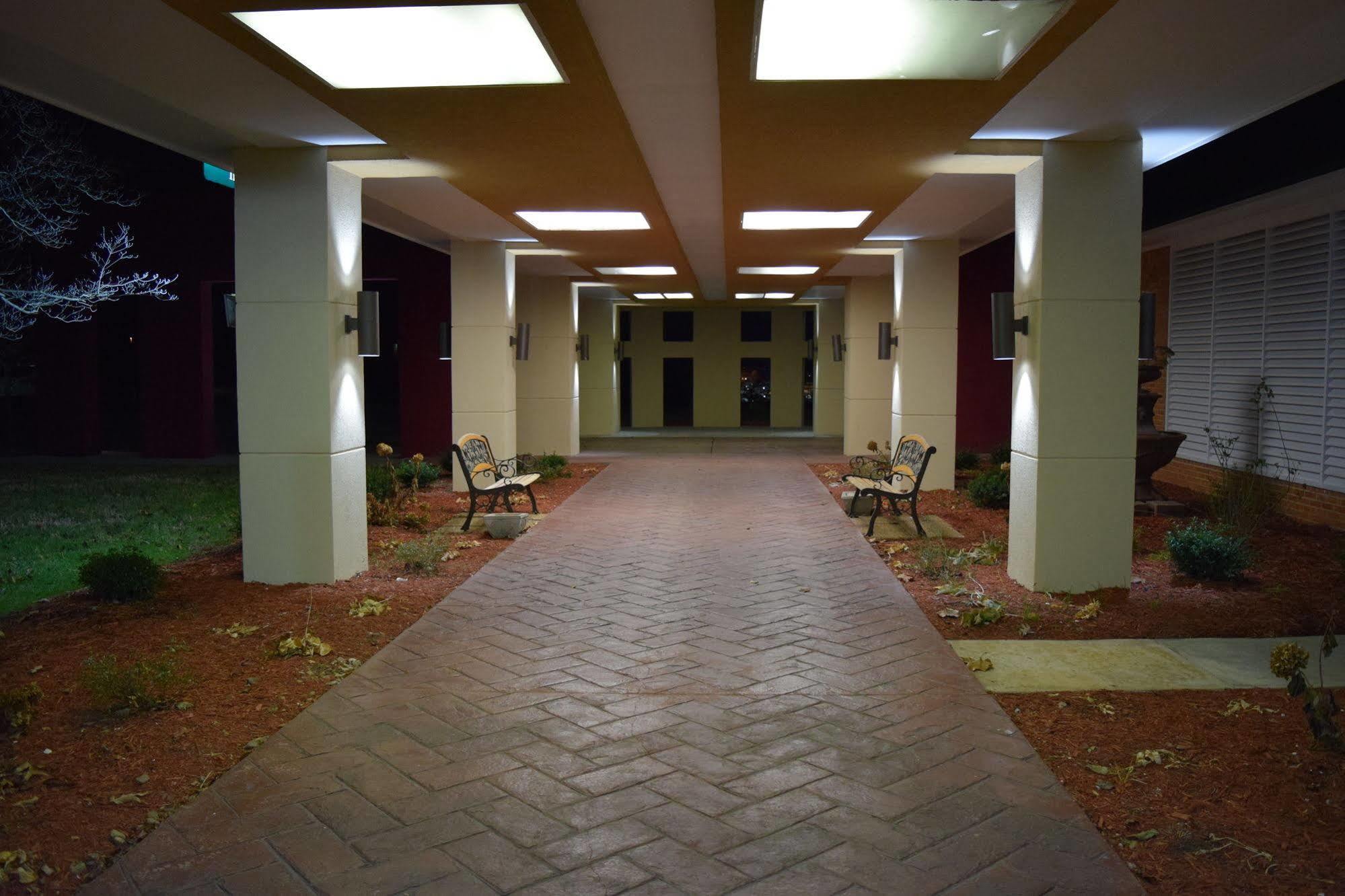 Quality Inn Roanoke Airport Экстерьер фото