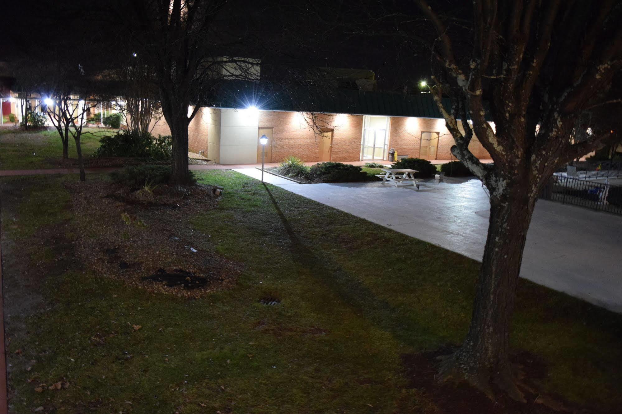Quality Inn Roanoke Airport Экстерьер фото