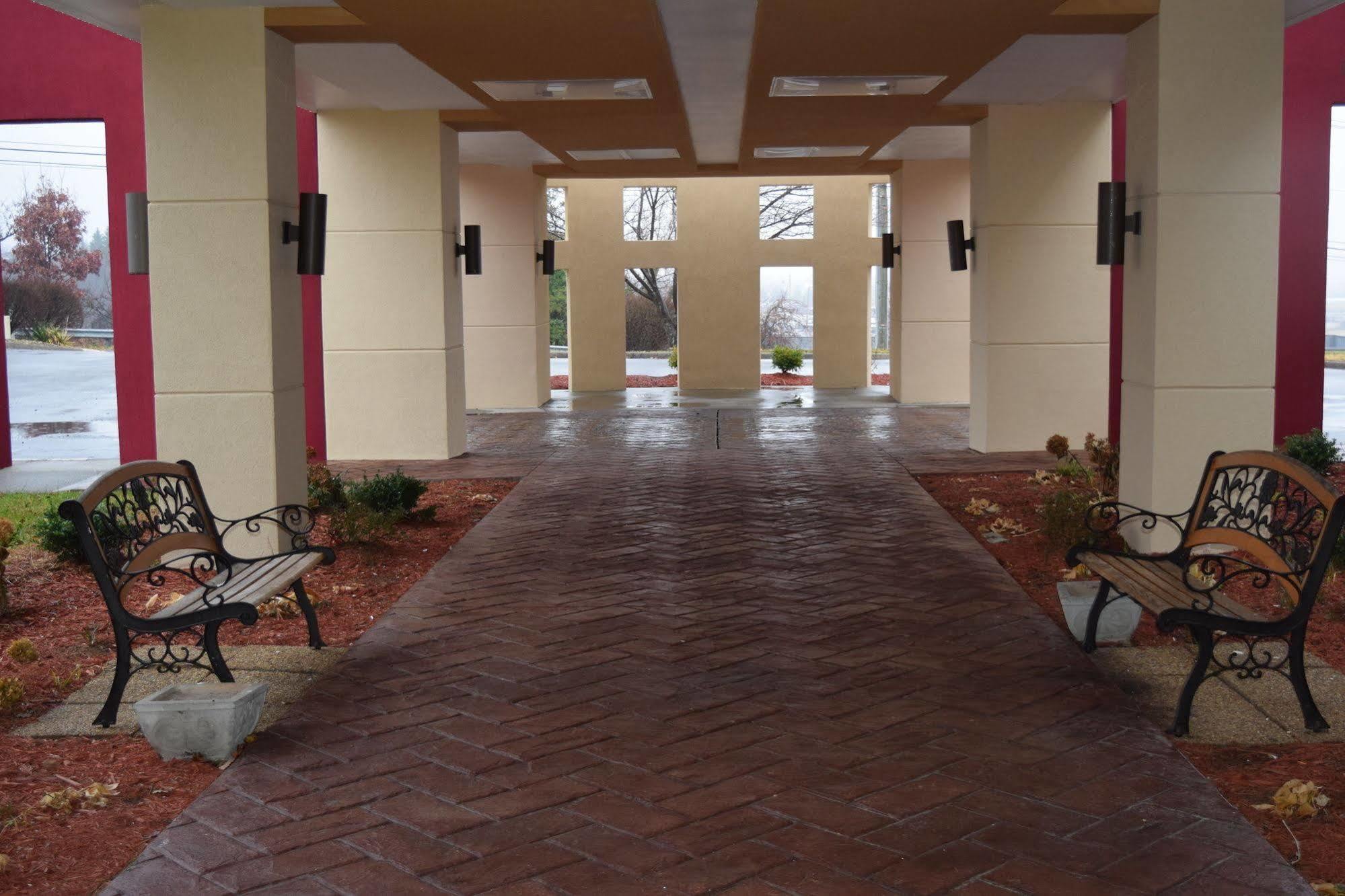 Quality Inn Roanoke Airport Экстерьер фото