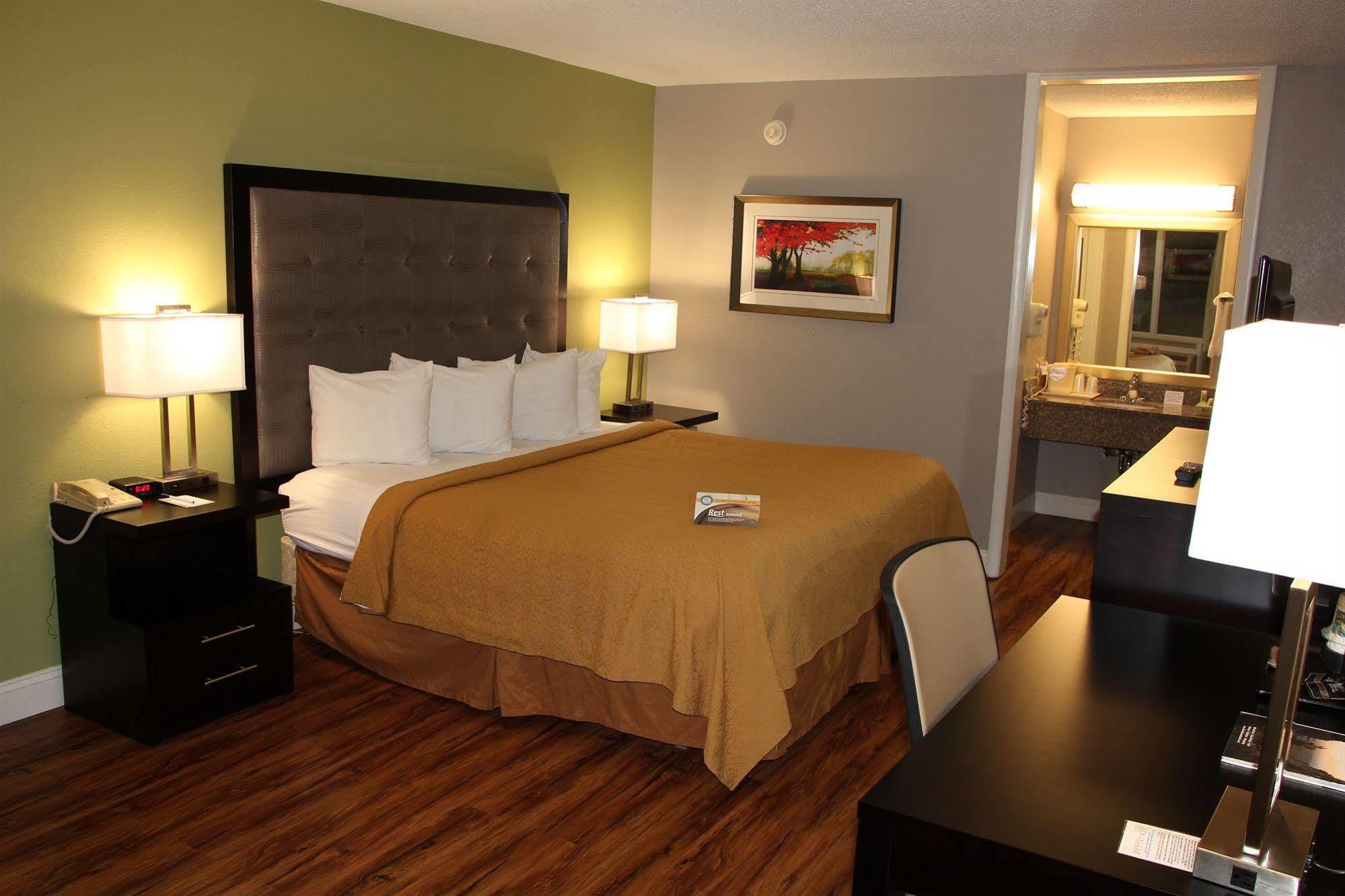 Quality Inn Roanoke Airport Экстерьер фото