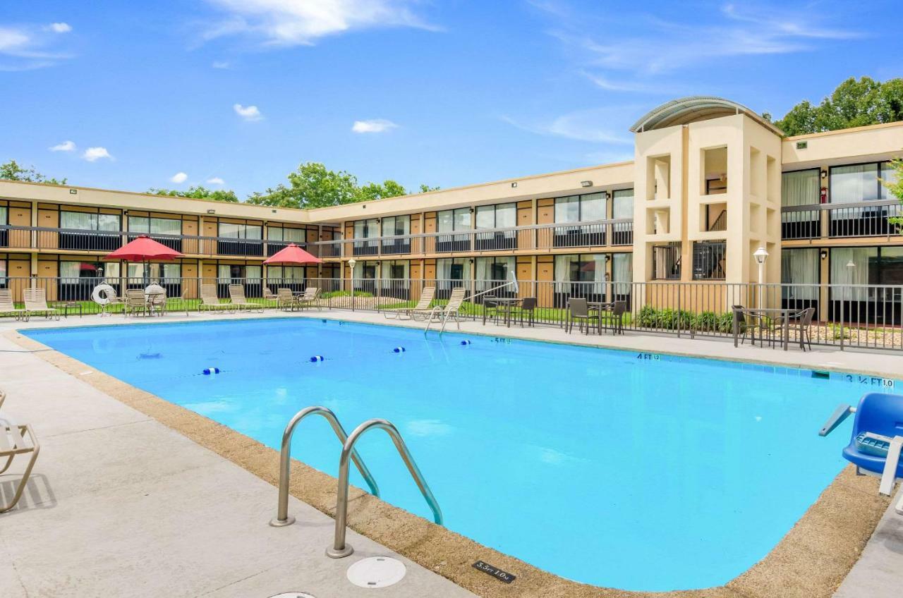 Quality Inn Roanoke Airport Экстерьер фото